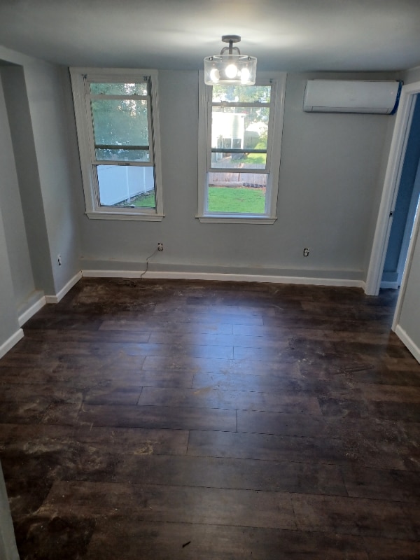 Building Photo - 532 Main St