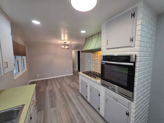 Photo - Available Now Great 3 Bedroom Ranch Home Close To Everything!