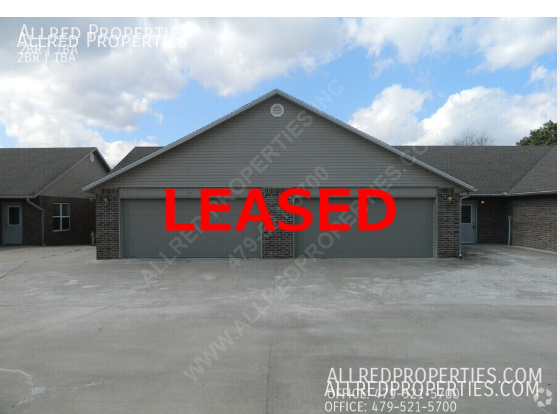 Building Photo - Large Duplex in Fayetteville/Elkins: Rental