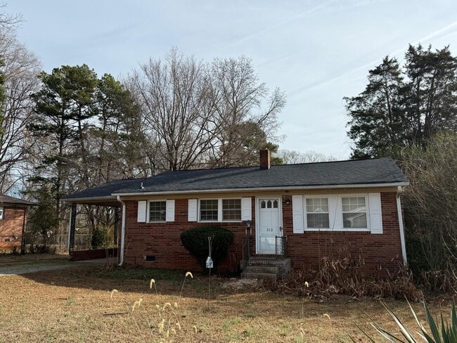 Photo - 310 Bruce St