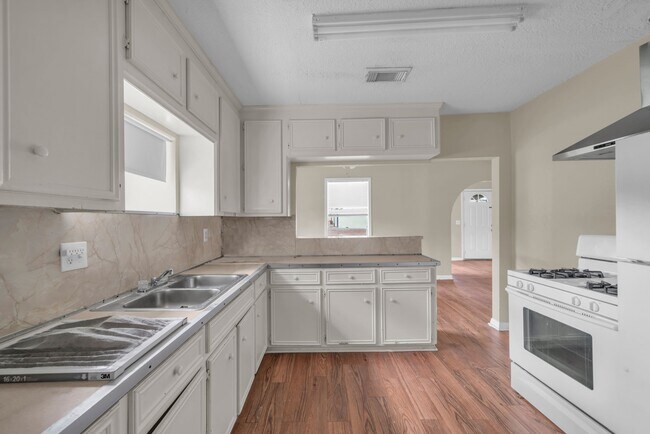 Photo - 7304 Kinney St