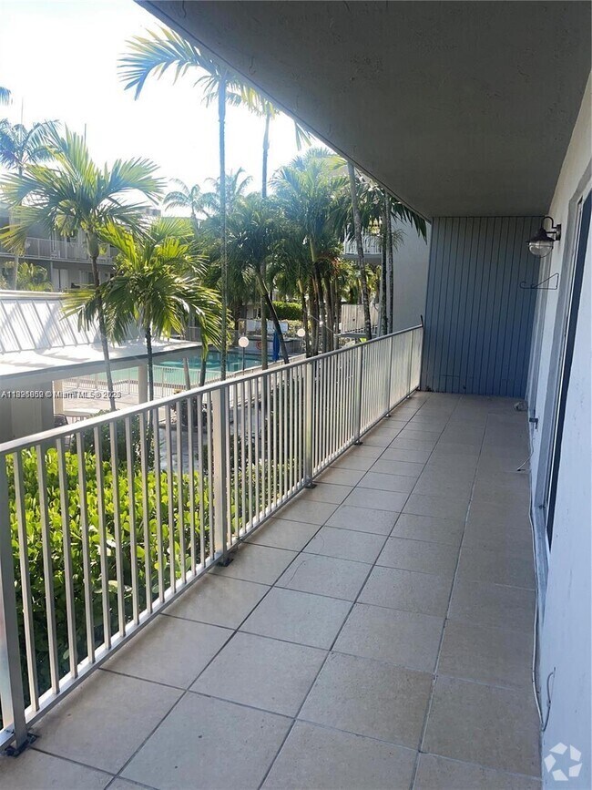 Building Photo - 7401 SW 82nd St Unit 210S Rental
