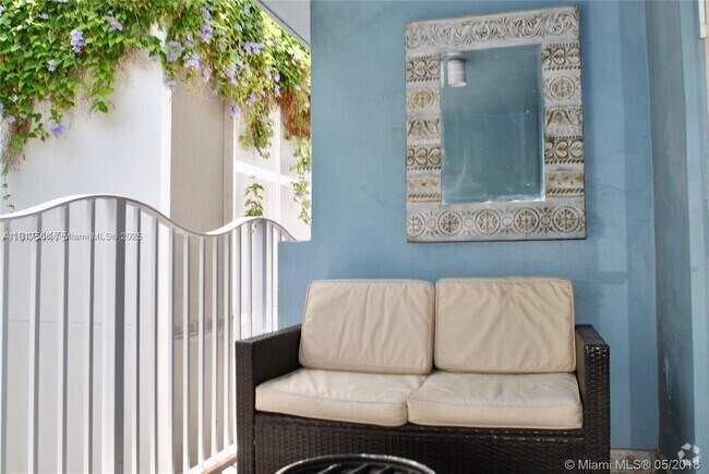 Building Photo - 61 Collins Ave Unit 402 Rental