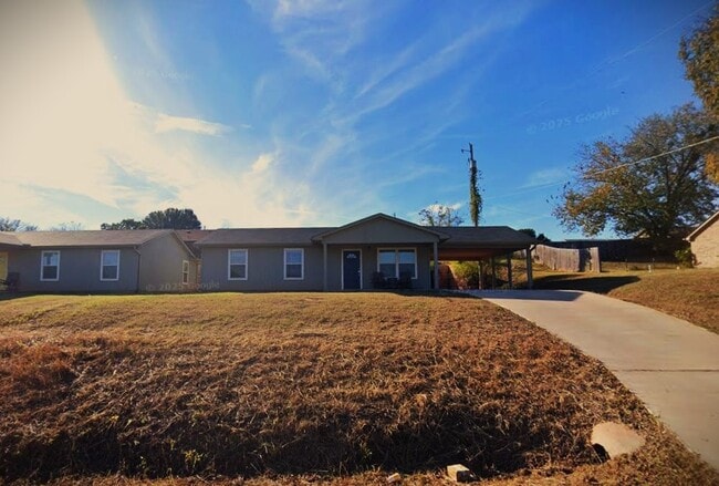 Building Photo - 1307 S Iowa Ave