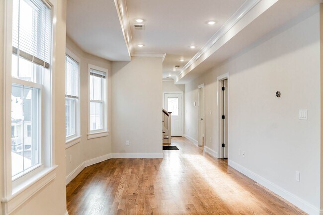 Building Photo - 12 Falkland St