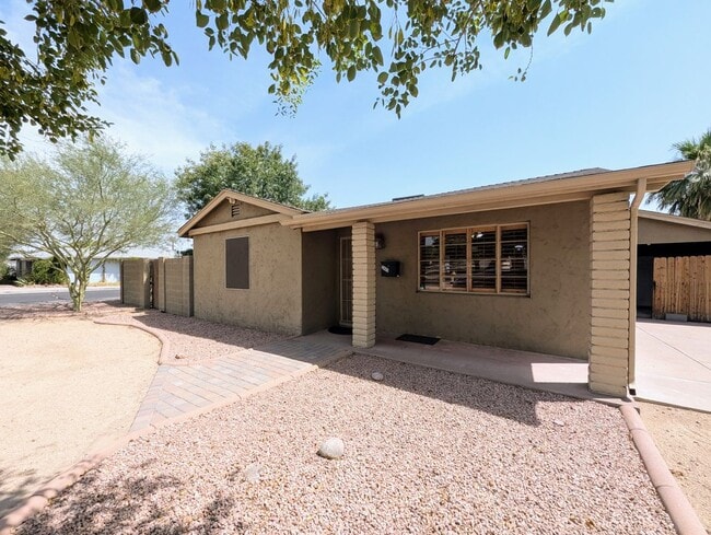 Photo - 2443 E Earll Dr