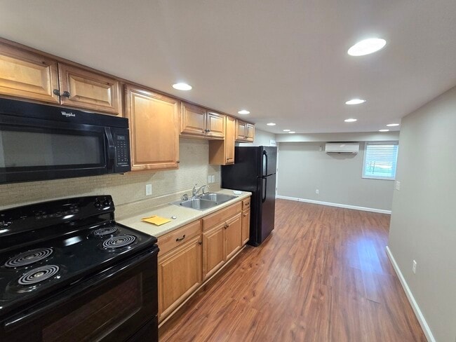 Photo - 4094 University Dr Unit B