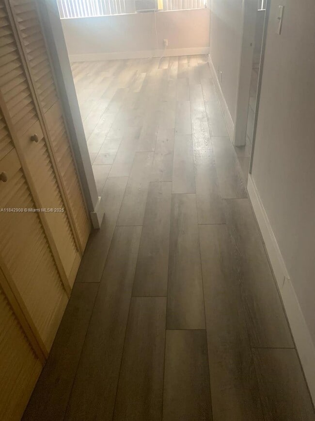 Photo - 2025 NE 164th St Unidad 606