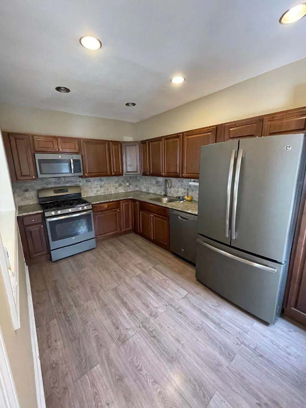 Photo - 2313 Tenbroeck Ave