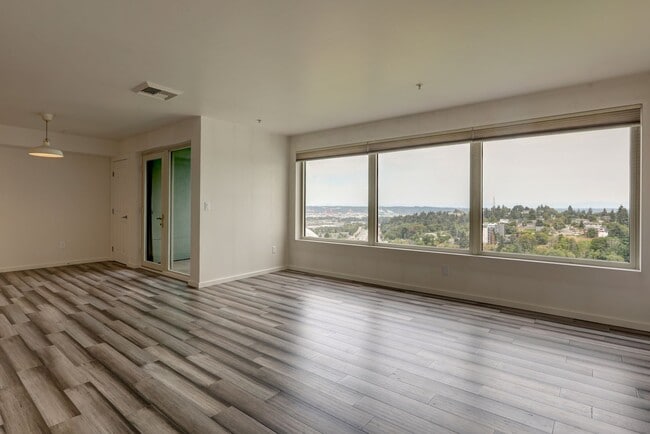 Building Photo - Stunning 11th-Floor Condo with Breathtaking Views | Secure Building & Central AC Unit 1106