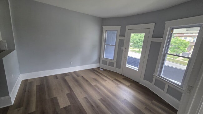 Photo - Exquisite 4 bed 3 bath with Air Conditioning Unit 2