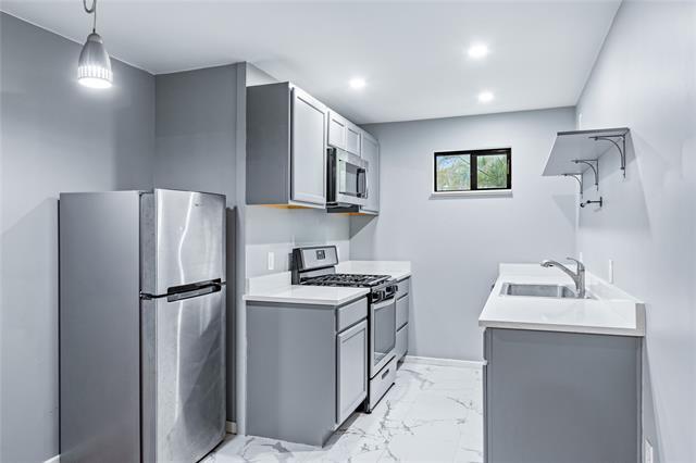 Building Photo - 1804 Gould St Unit 9