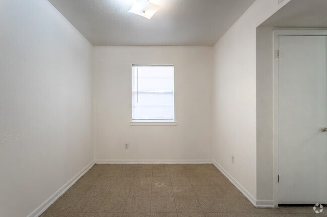 2BR, 1BA - 792SF - Dining Room - Navasota Landing Apartments