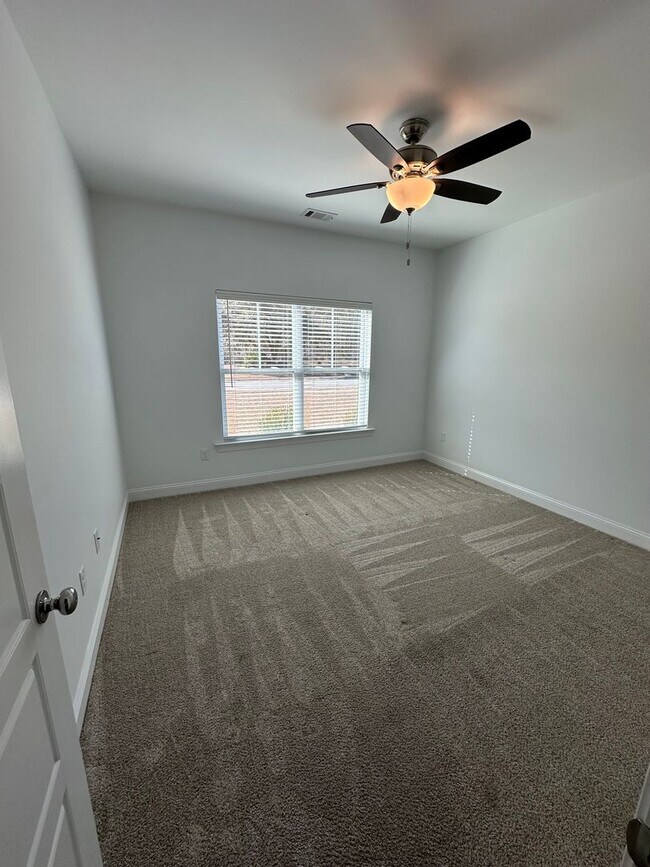 Photo - Beautiful 5 bed/3 bath home in Blandford Crossing