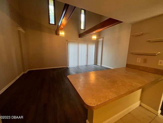 Photo - 16 Oakwood Park