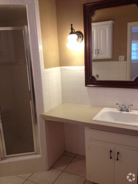 Building Photo - Available Now ! Rental