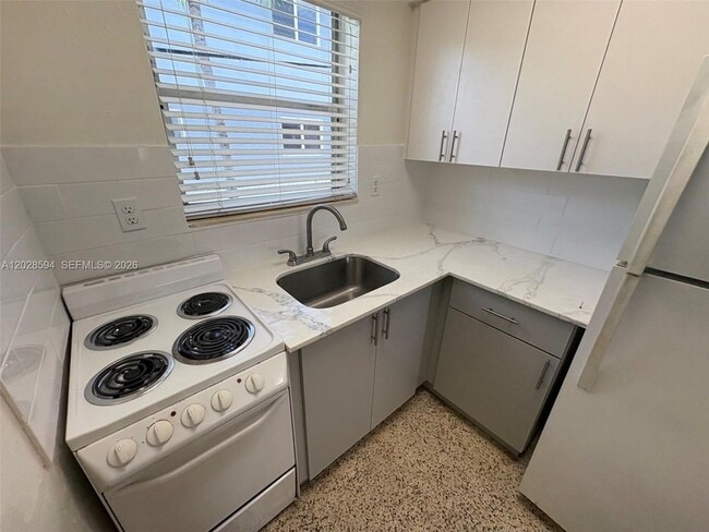 Photo - 320 W 10th St Unit 3