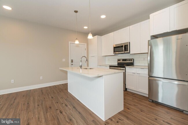 Photo - 2220-28 Master St Unit 12