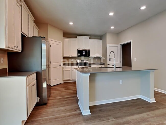 Photo - 64 Spruce Point