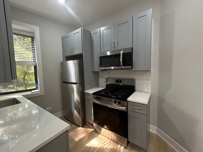Photo - 428 W Belden Ave Unit 438-17