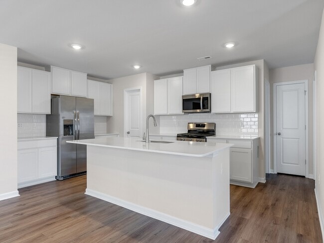 Photo - 140 Clairvale Ct