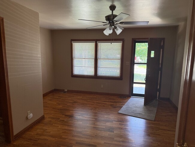 Photo - 720 Grandview Ave