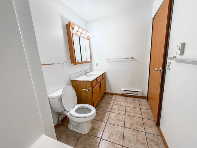 912 8th St S Unit 202