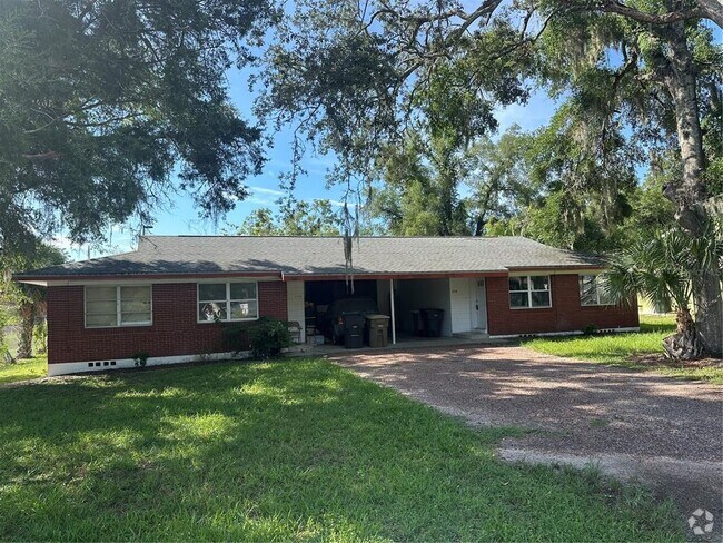 Building Photo - 3028 NE 7th Ln Rental