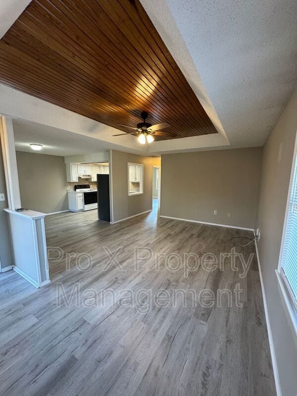 Photo - 459 W Grand St