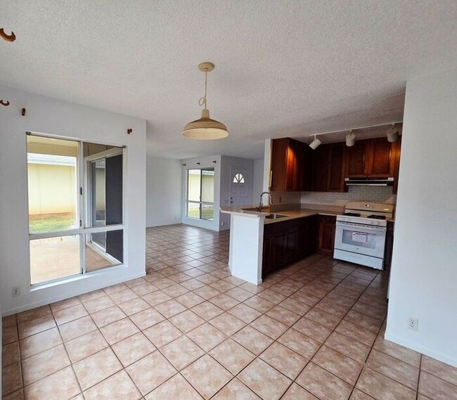 Photo - Ewa Beach - Soda Creek: 3bd, 2.5 bath, 2 car garage