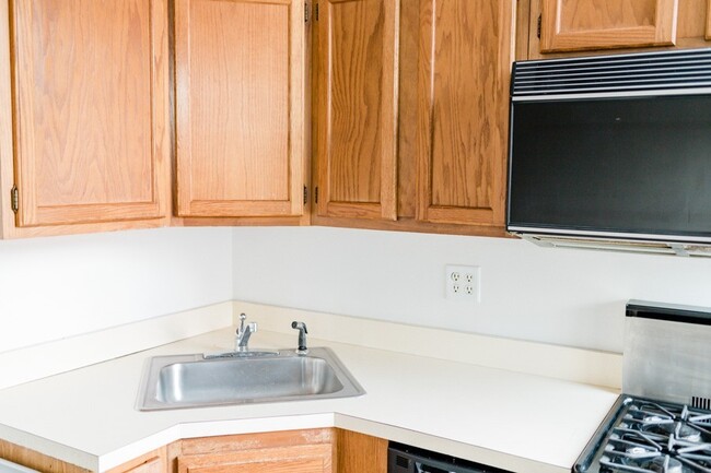Building Photo - Spectacular Studio Located Where Brooklyn ... Rental