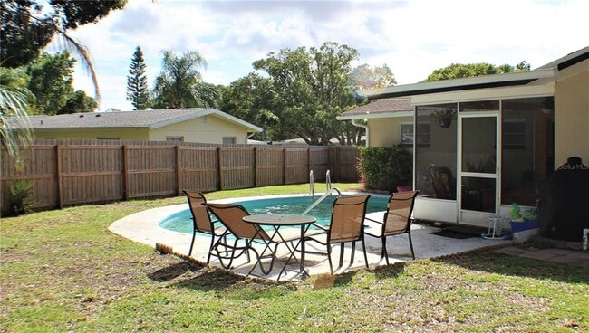 Photo - 1366 Windsor Dr