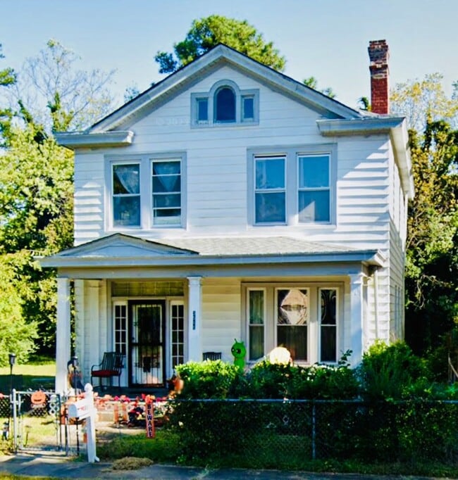 Building Photo - Charming 4bdrm/1.5bth Home Located in Richmond's North Highland Park w/Balcony!!