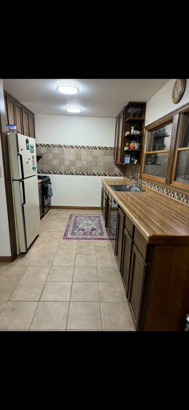 524 Lakeview Dr