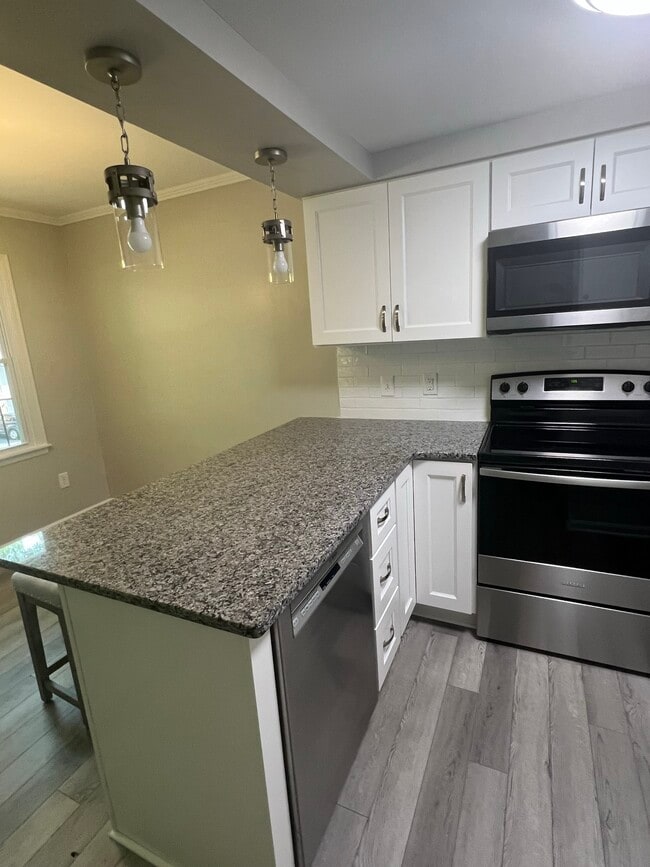 Photo - 3413 Stonehenge Sq