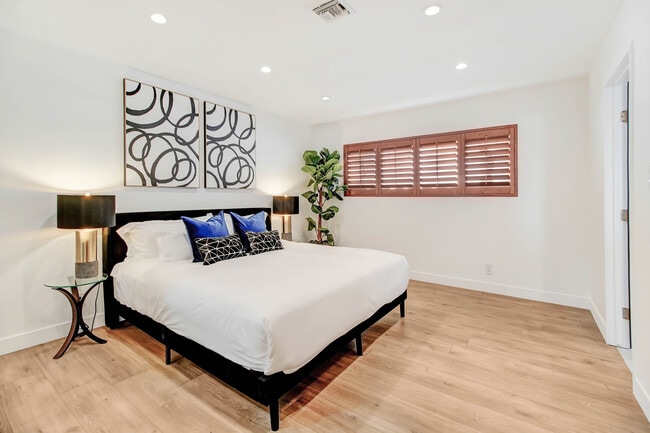 Photo - 4809 Saloma Ave