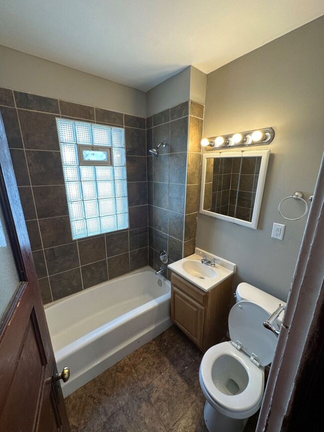 Photo - 2130-2130 N 52nd St Unidad 2130 Upper