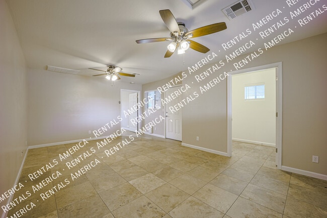 Photo - 771 E Laredo St