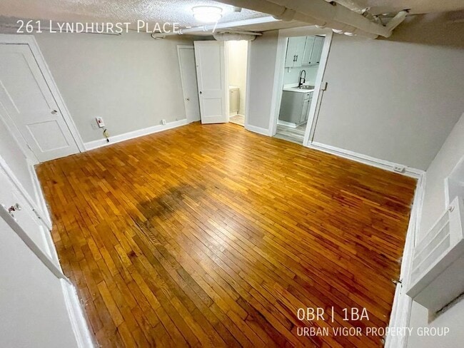 Building Photo - 261 Lyndhurst Pl Unit 7 Rental