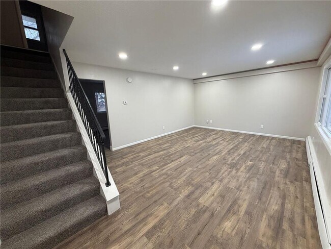 Photo - 212 42nd Ave NE