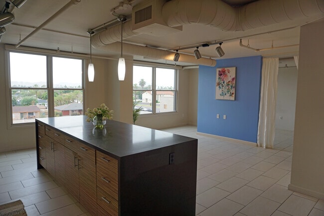 Building Photo - 535 W Thomas Rd Unit 407 Rental