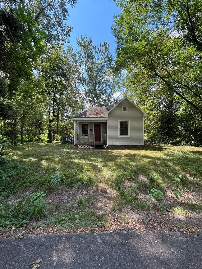 Building Photo - CUTE Remodeled and Affordable 2 Bedroom Home