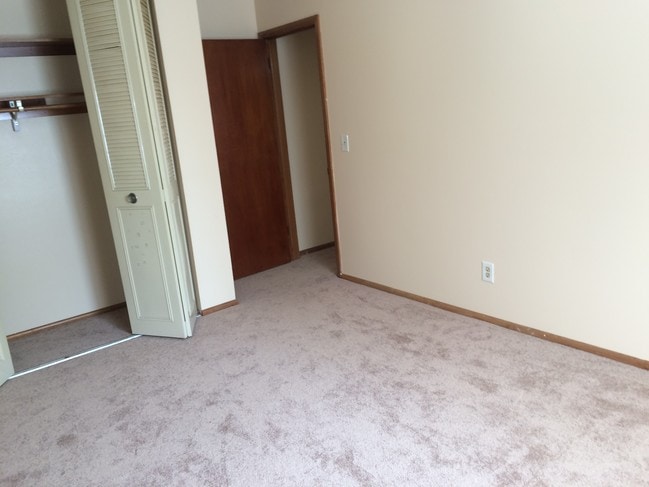 Bedroom in 719 N Court St - Roberts Court