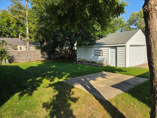 Photo - 3 Bedroom Cedar Falls House