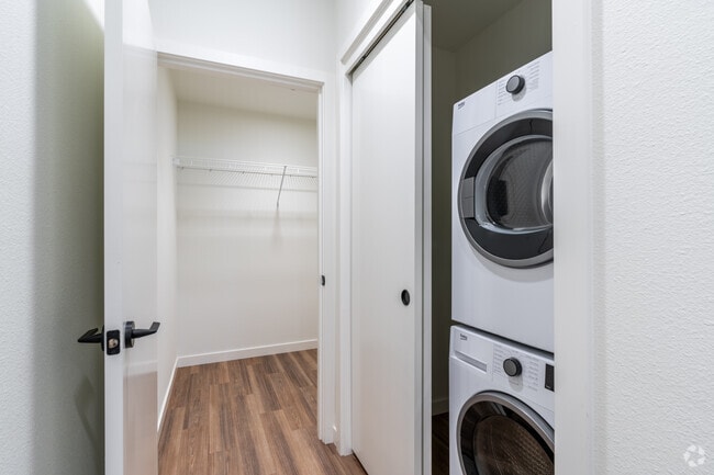 3BR, 3BA - 2,062SF - Laundry