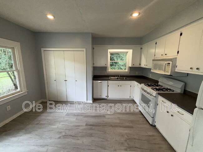 Photo - 731 Jemison St