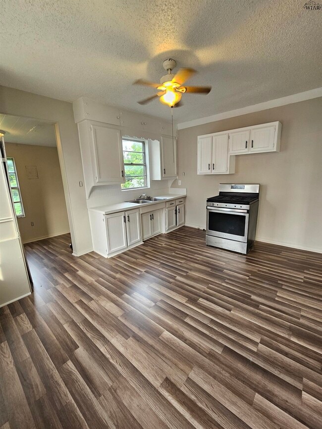 Photo - 1613 Beverly Dr