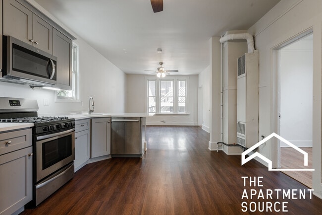 Building Photo - 3135 N Oakley Ave Unit CH2