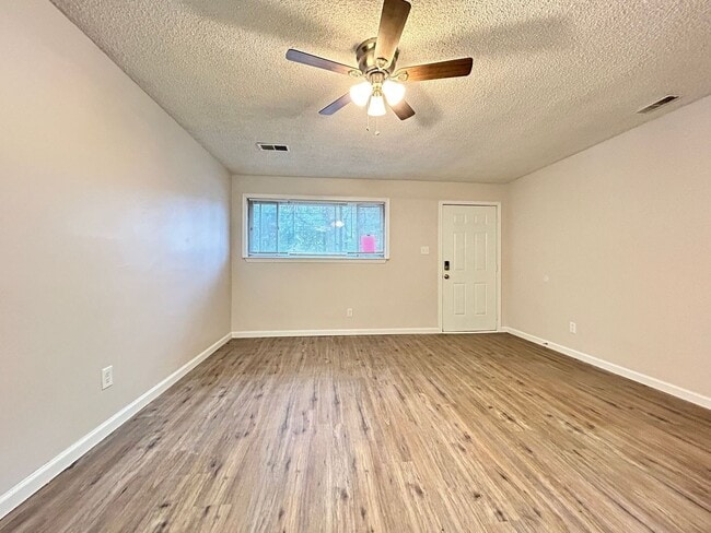 Photo - Beautifully Renovated Home – 4th Bedroom Option!