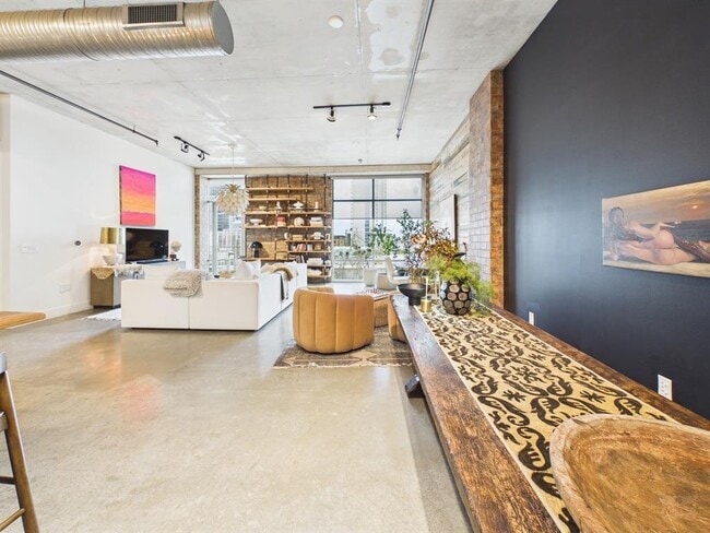 Photo - 800 W 5th St Unit 609